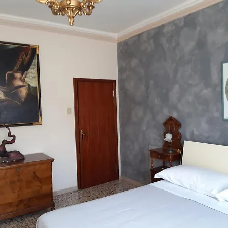 Lo Studiolo D'arte Holiday home